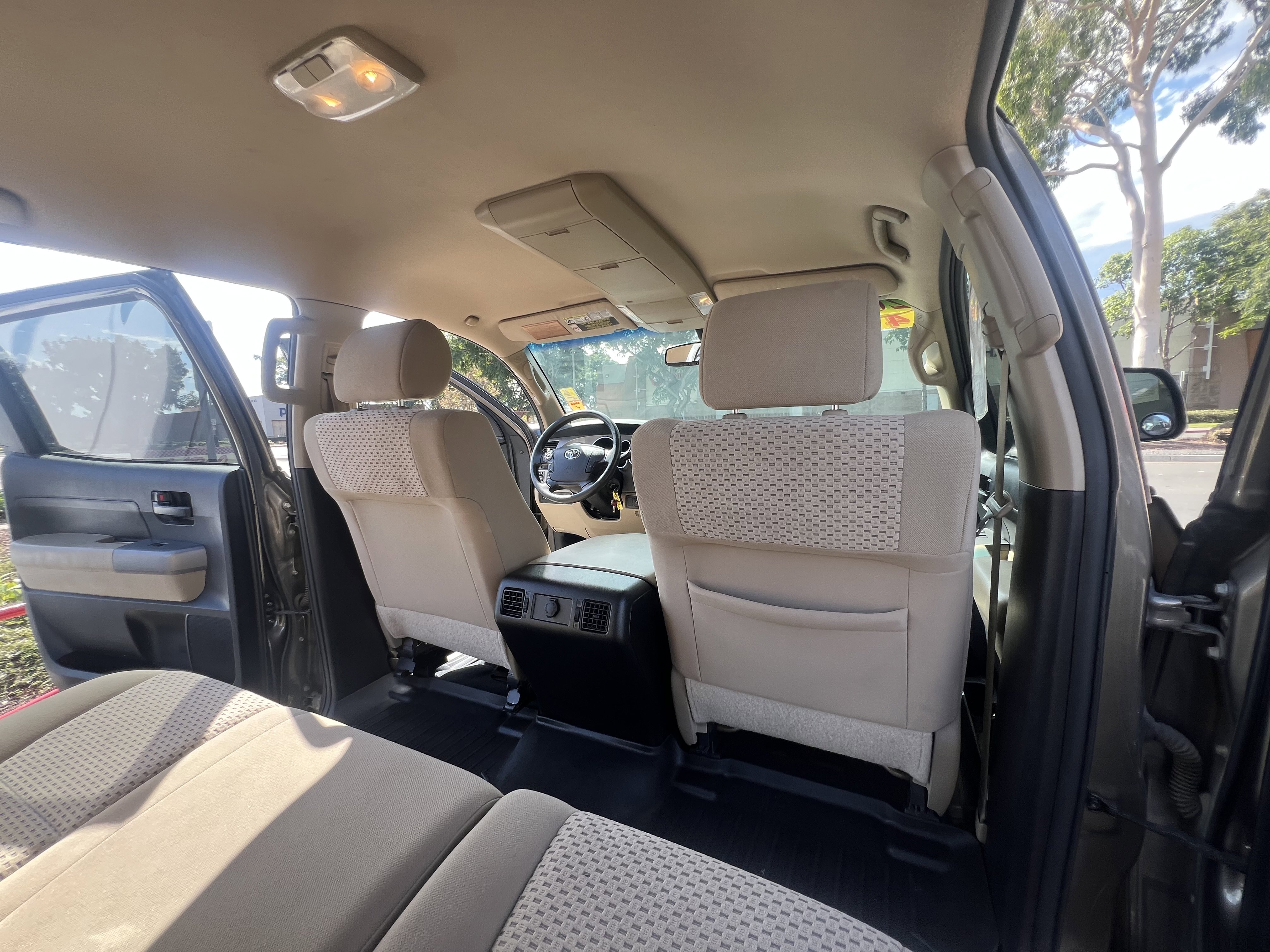 Used 2013 Toyota Tundra 4x4 CrewMax w/ SR5 Pkg image 39