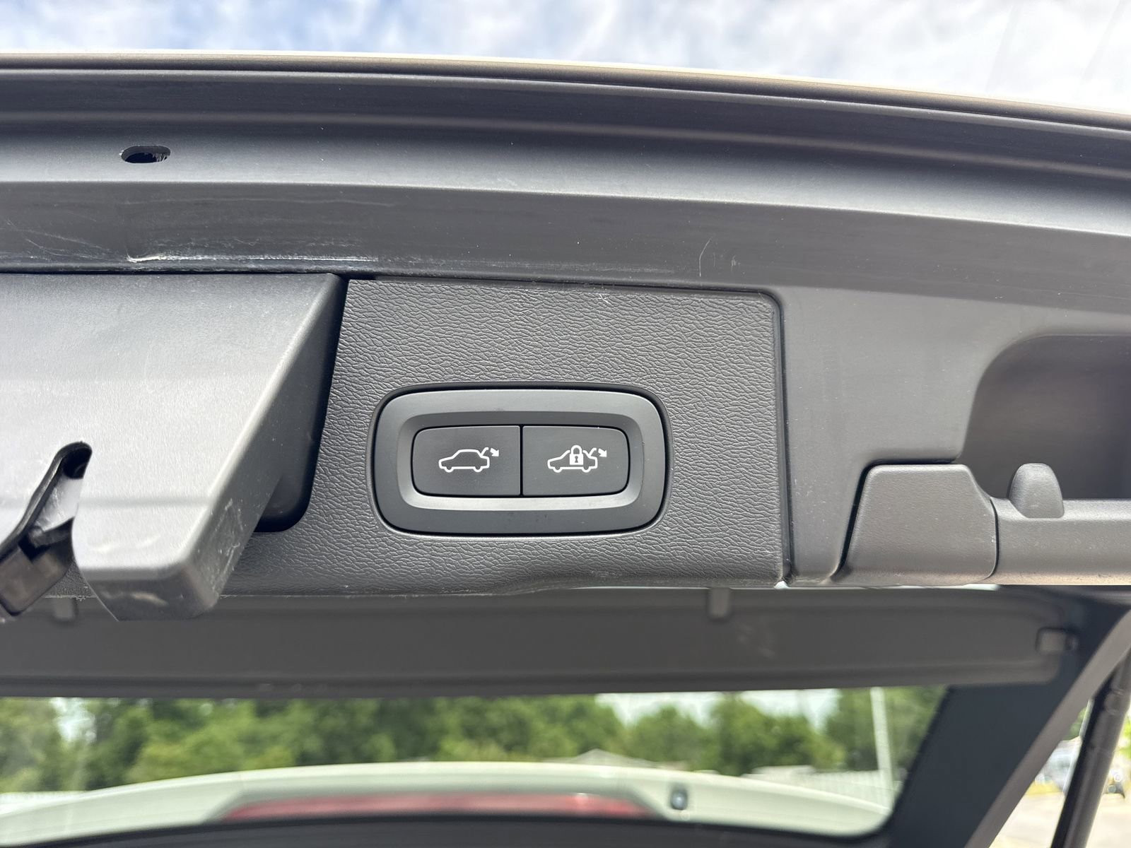 Used 2023 Volvo XC60 B5 Plus w/ Climate Package AWD/4WD image 33