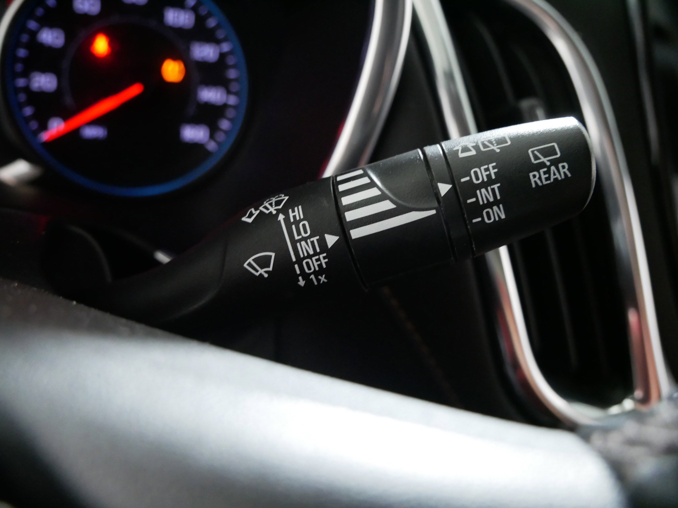 Used 2023 Chevrolet Equinox Premier image 31