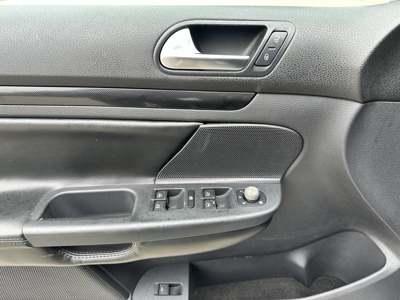 Used 2010 Volkswagen Jetta TDI image 22