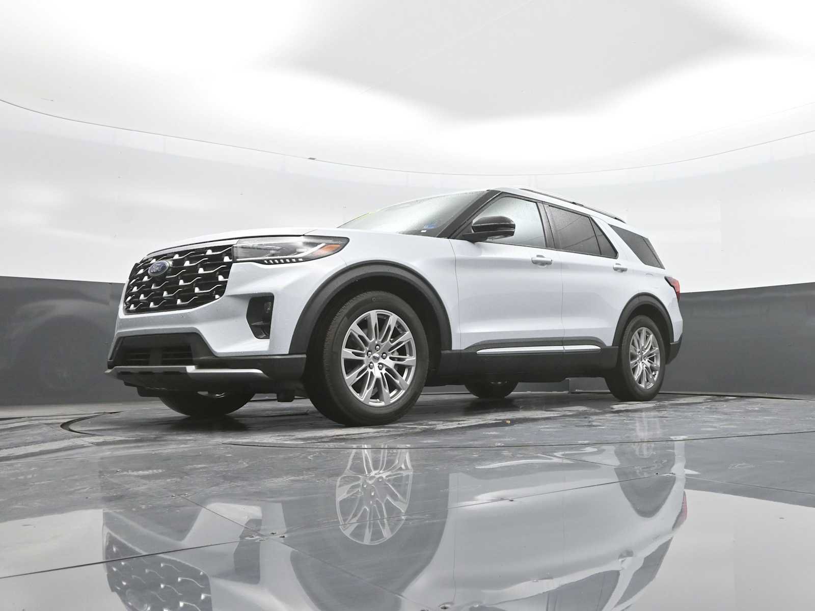 Used 2025 Ford Explorer Platinum RWD image 39