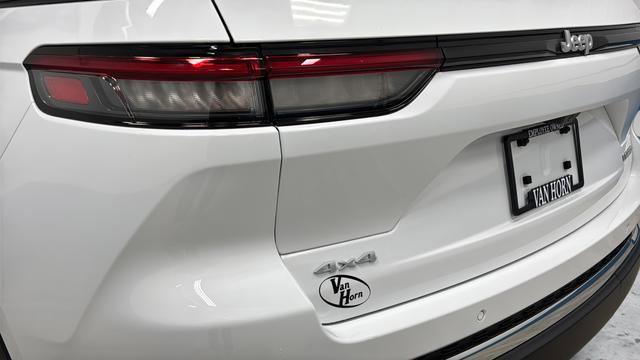 Used 2024 Jeep Grand Cherokee Laredo X image 27