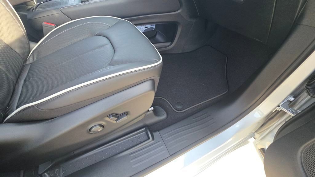 New 2026 Chrysler Pacifica Limited w/ S Appearance Package image 13