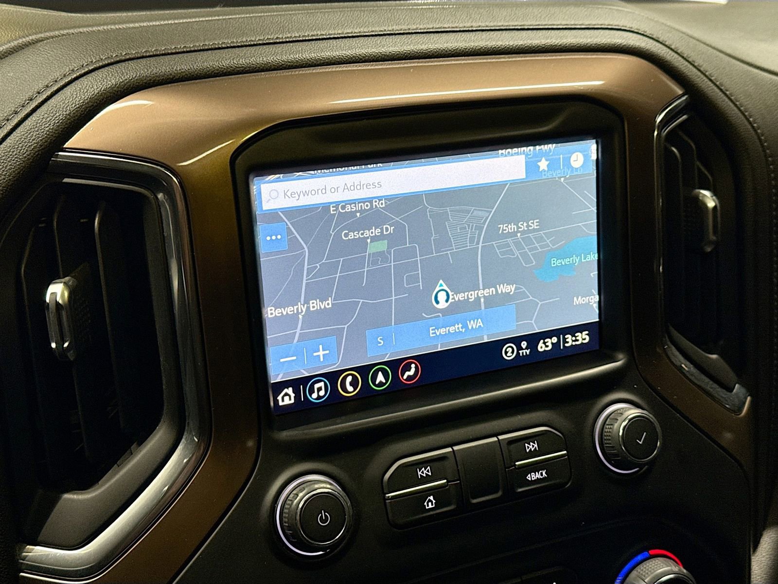 Used 2021 Chevrolet Silverado 1500 High Country w/ Technology Package AWD/4WD image 16