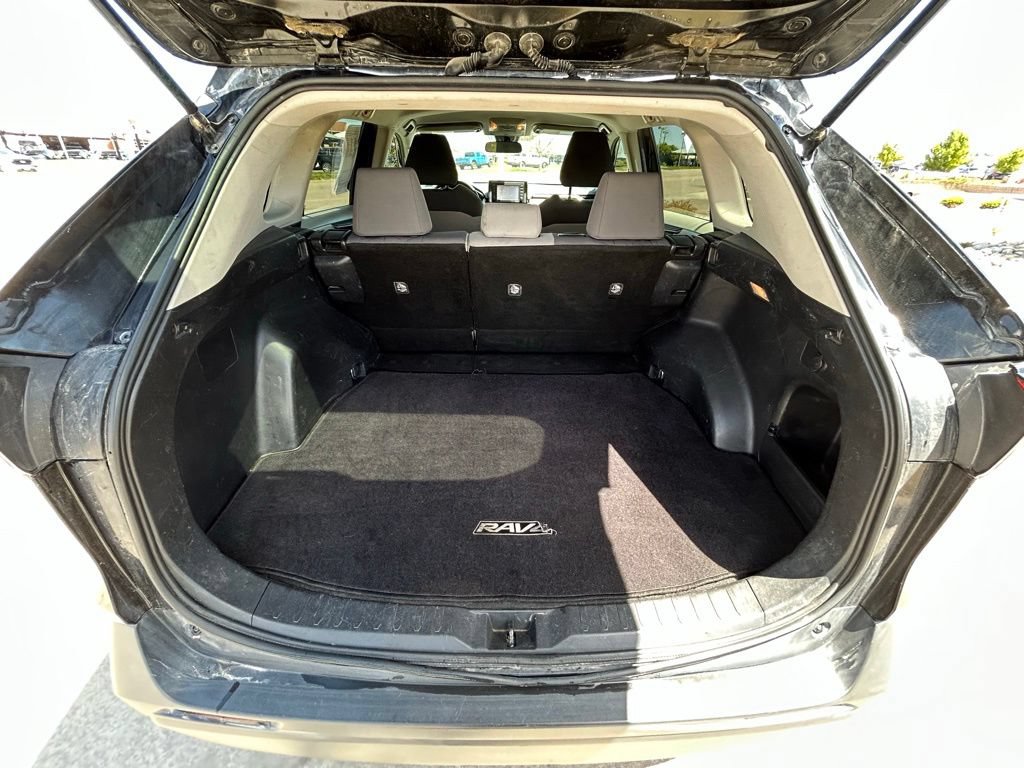 Used 2021 Toyota RAV4 XLE w/ Carpet Mat Package (TMS) AWD/4WD image 25
