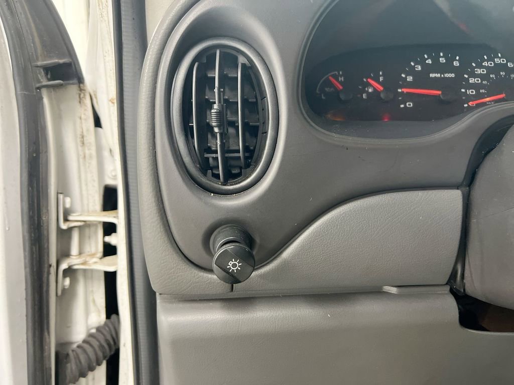 Used 2006 Ford E-250 and Econoline 250 image 17