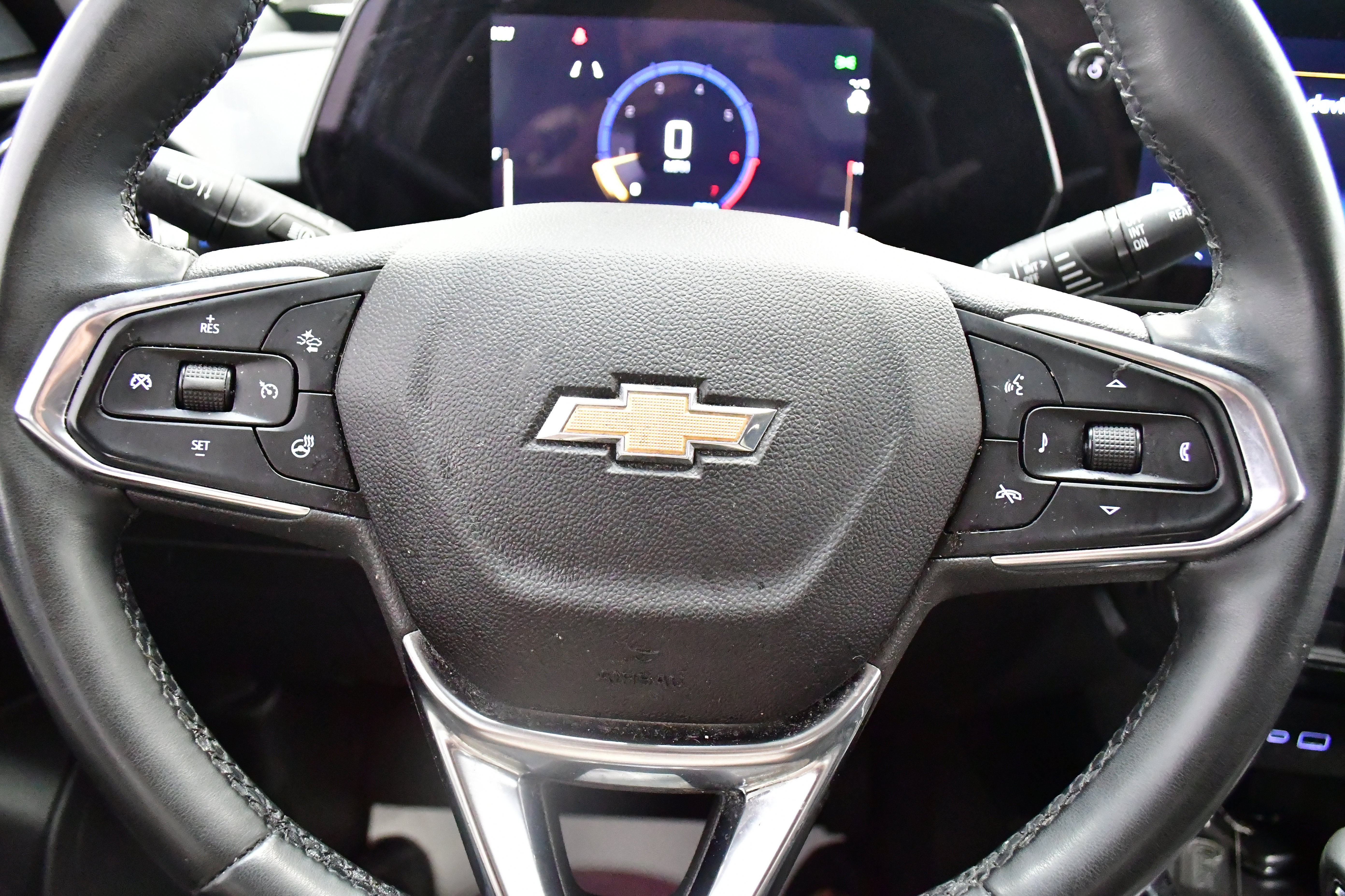 Used 2025 Chevrolet Trax LT w/ LT Convenience Package FWD image 22