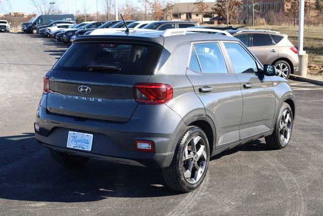 Used 2023 Hyundai Venue SEL image 5