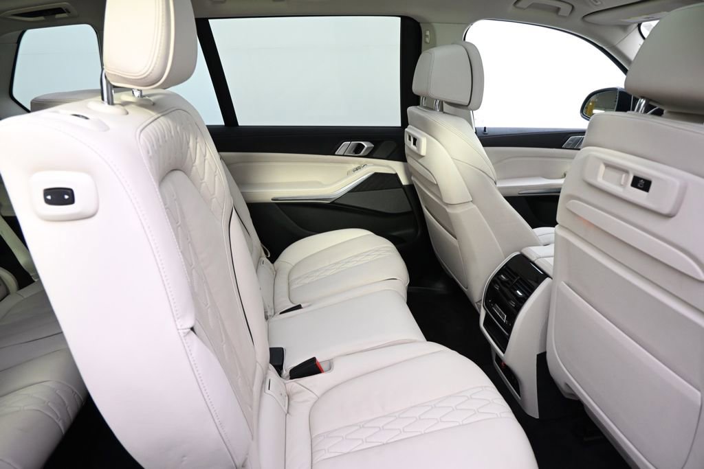 Used 2021 BMW X7 xDrive40i w/ Premium Package image 18