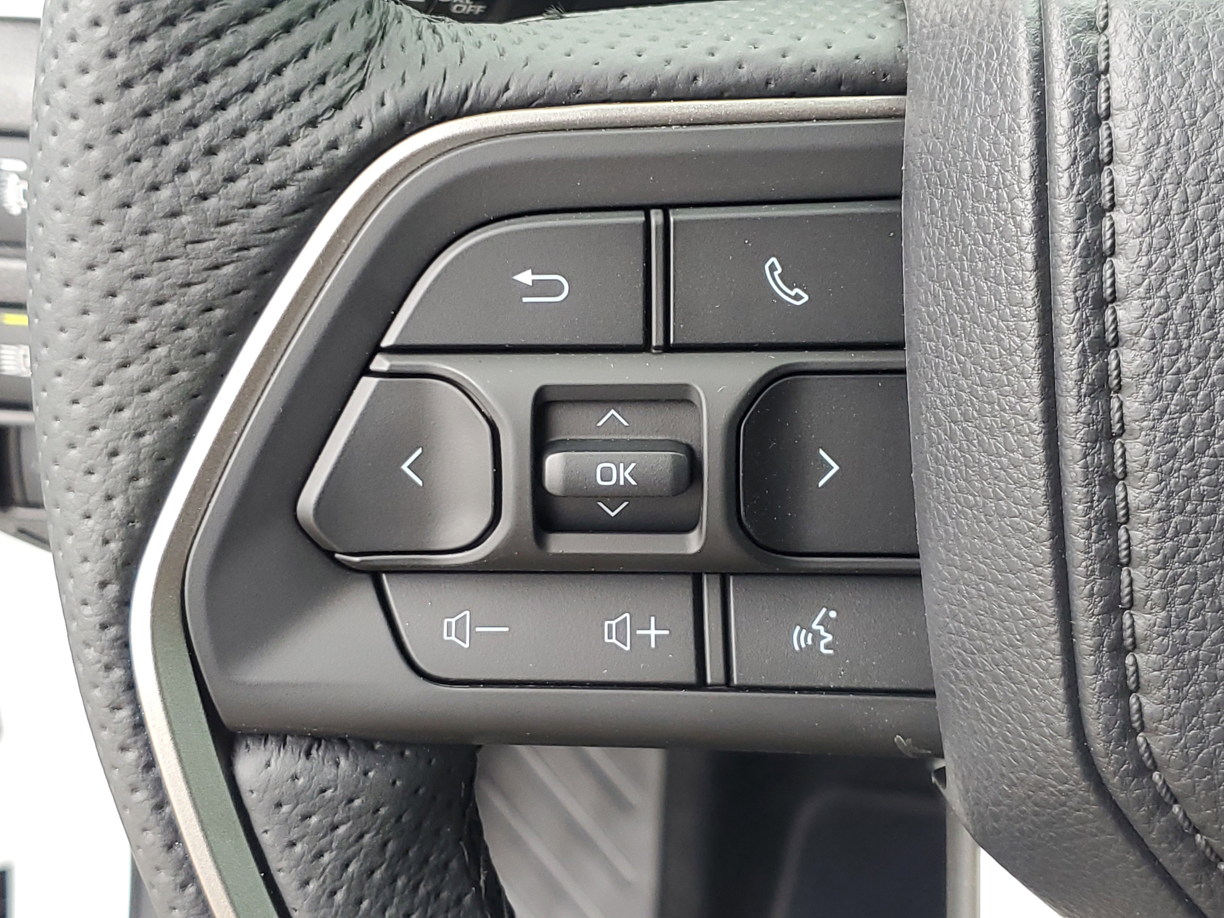 Certified 2025 Toyota Tacoma TRD Sport image 25