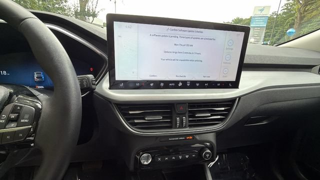 Certified 2024 Ford Escape Platinum AWD/4WD image 30