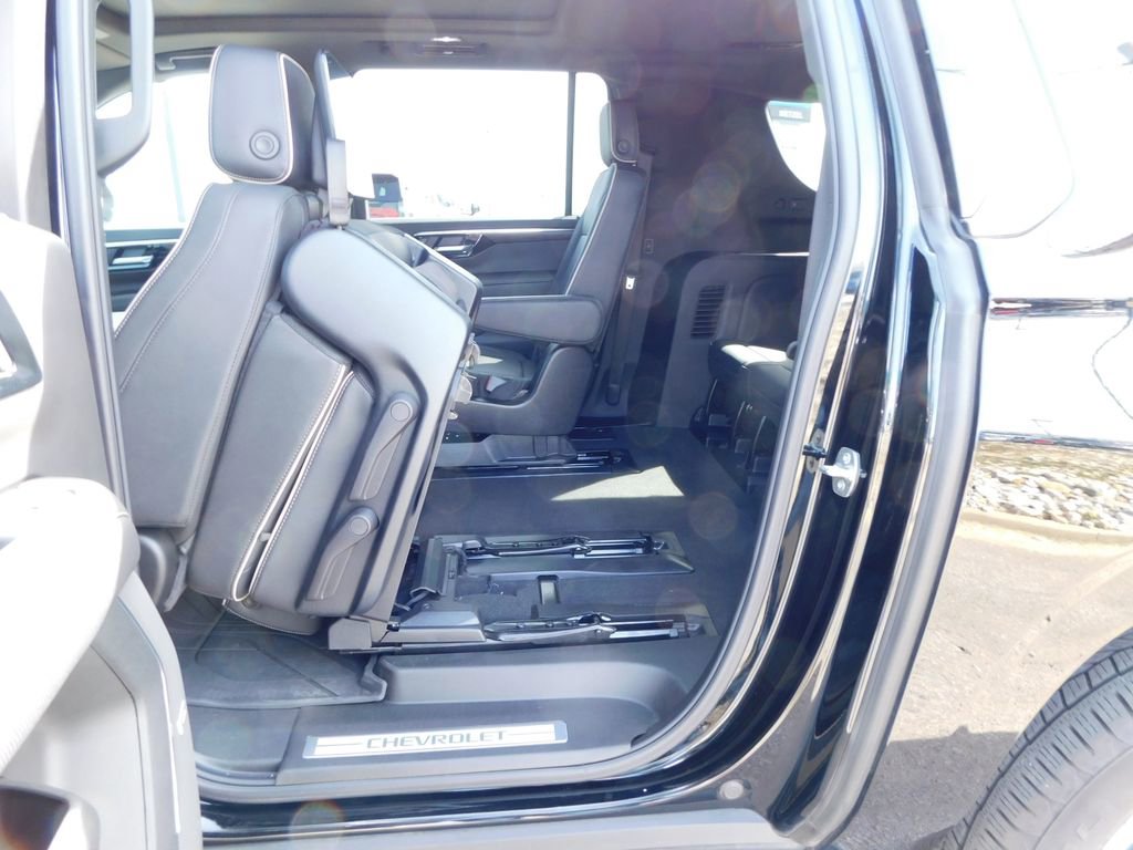 Used 2025 Chevrolet Suburban Premier image 36