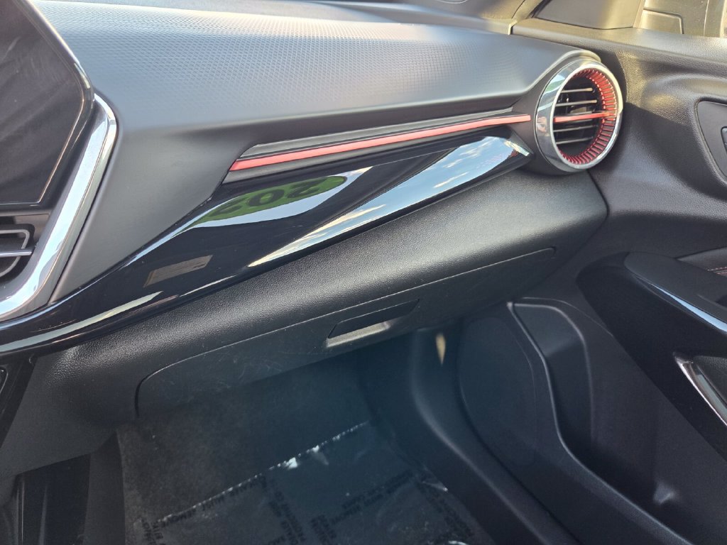 Used 2024 Chevrolet Trax RS w/ Sunroof Package FWD image 27
