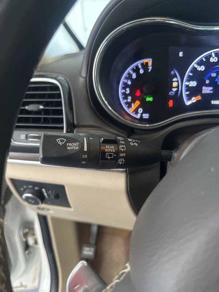 Used 2020 Jeep Grand Cherokee Overland AWD/4WD image 16