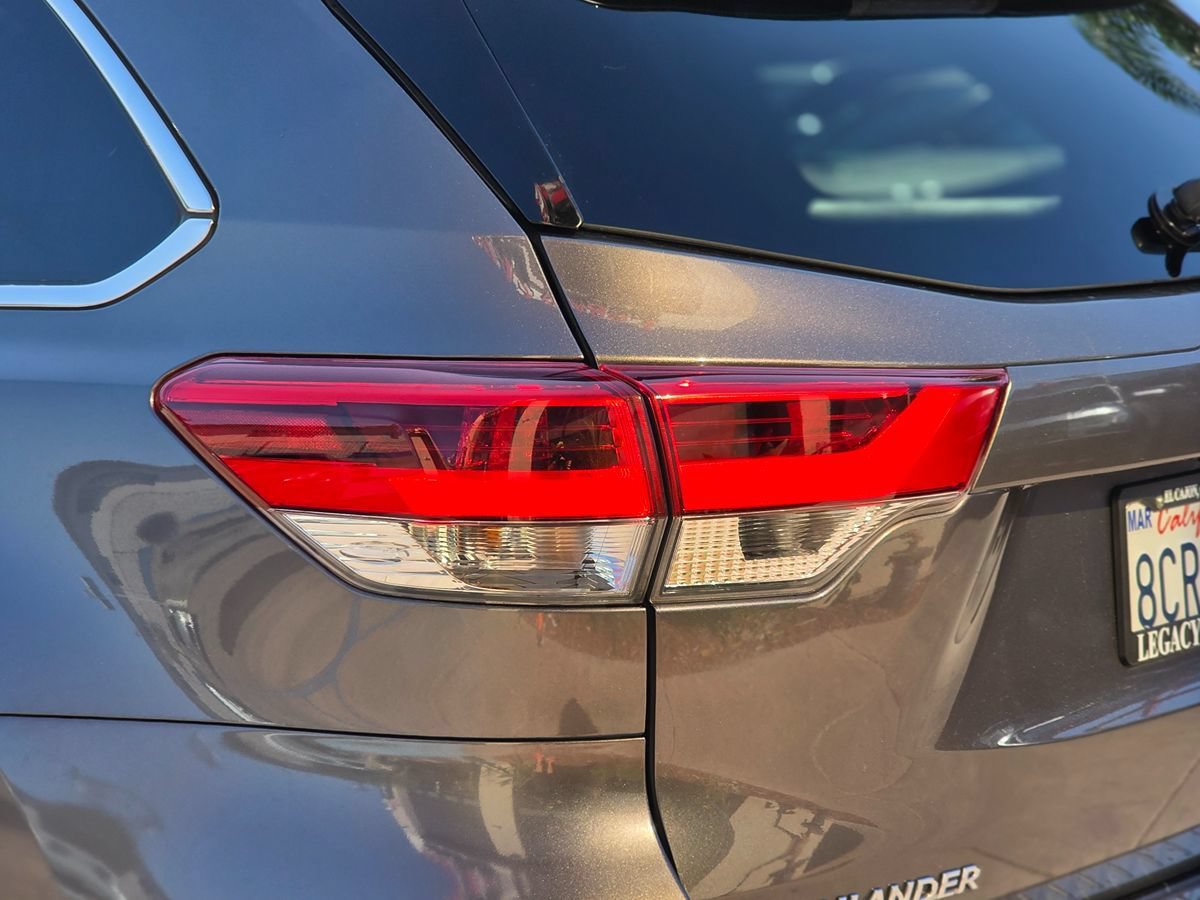 Used 2018 Toyota Highlander XLE FWD image 10