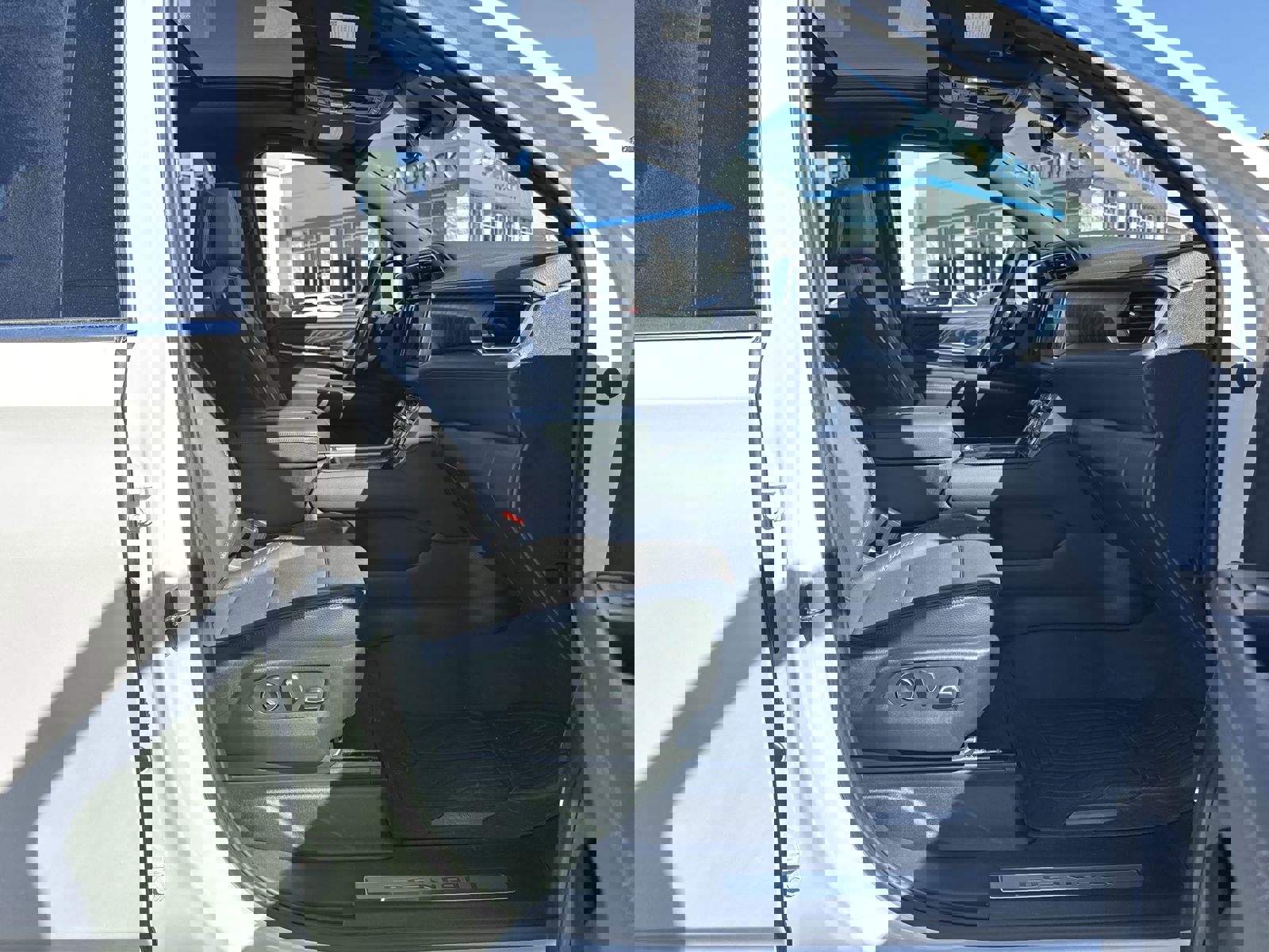 Used 2023 GMC Yukon Denali w/ Denali Reserve Package image 35