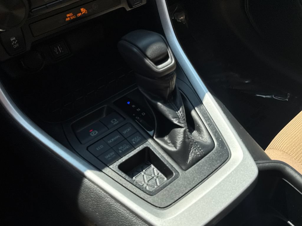 Used 2023 Toyota RAV4 LE AWD/4WD image 26