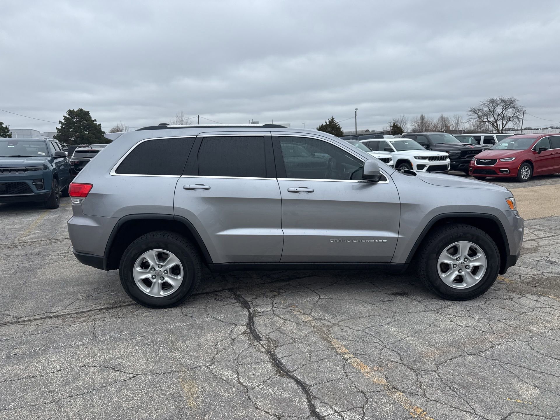 Used 2015 Jeep Grand Cherokee Laredo w/ Quick Order Package 23E AWD/4WD image 5