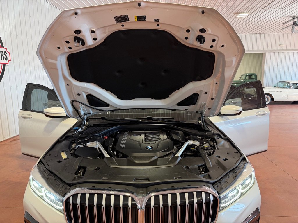 Used 2020 BMW 740i xDrive w/ M Sport Package AWD/4WD image 33