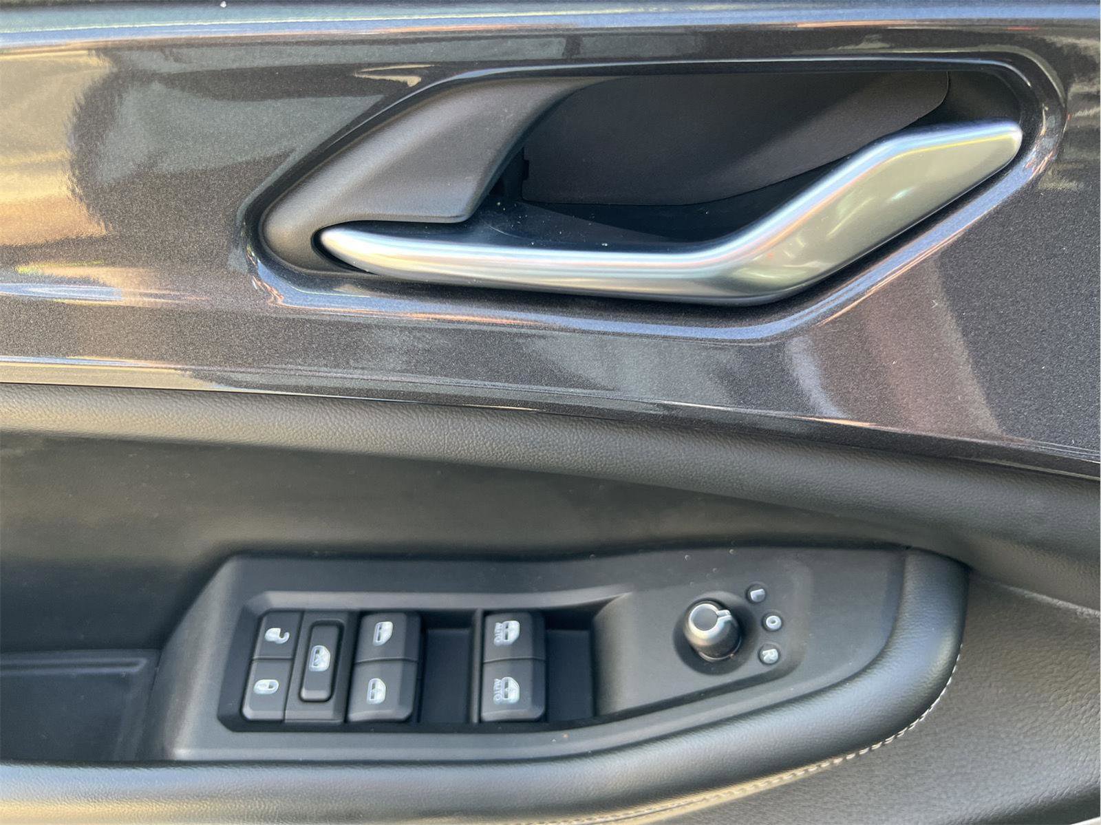 Used 2022 Jeep Grand Cherokee Altitude image 12