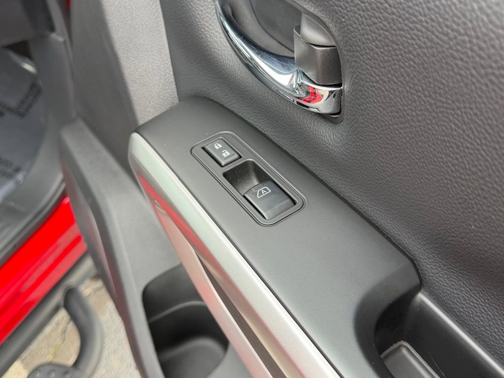 Used 2024 Nissan Titan SV w/ SV Convenience Package image 22