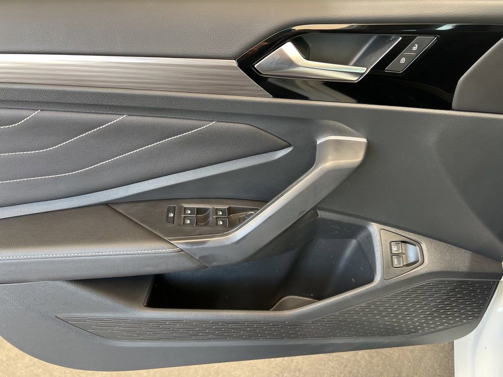 Certified 2024 Volkswagen Jetta SEL FWD image 18