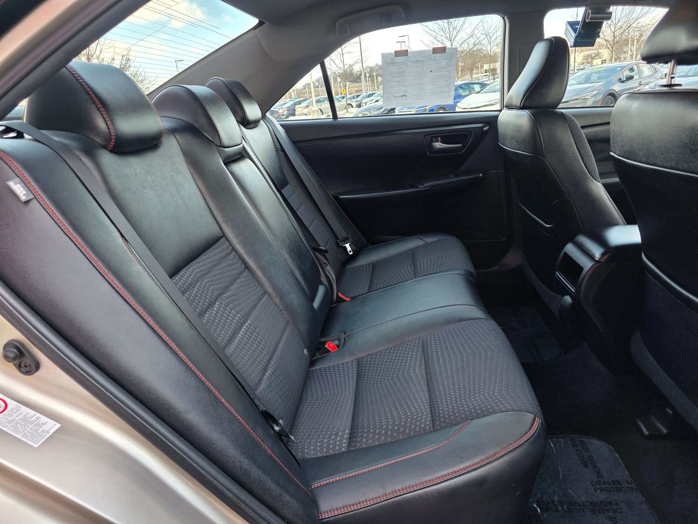 Used 2015 Toyota Camry SE image 5