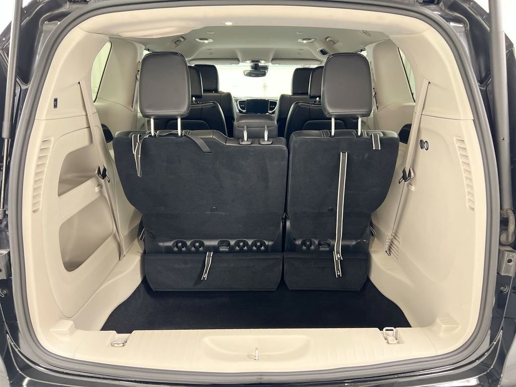 Used 2024 Chrysler Pacifica Touring-L image 24