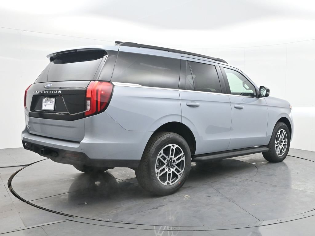 New 2026 Ford Expedition Active image 7