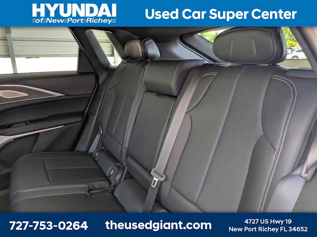 Used 2024 Cadillac Lyriq Luxury RWD image 16