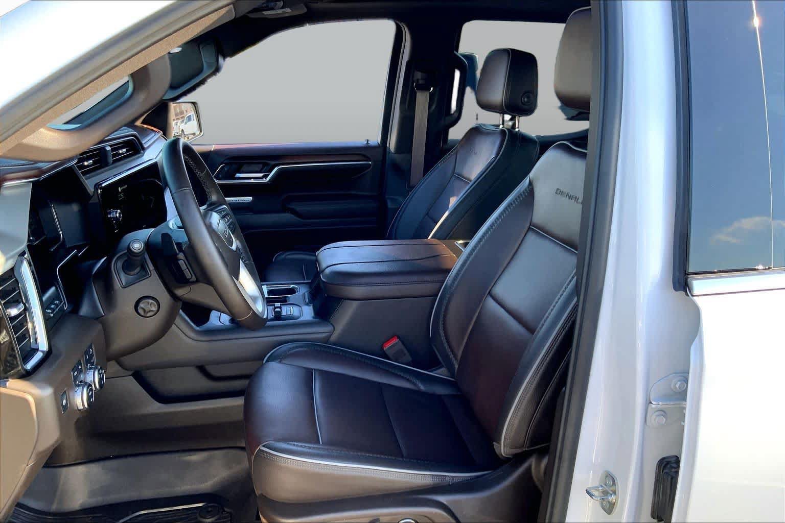Used 2024 GMC Sierra 1500 Denali w/ Denali Reserve Package AWD/4WD image 8