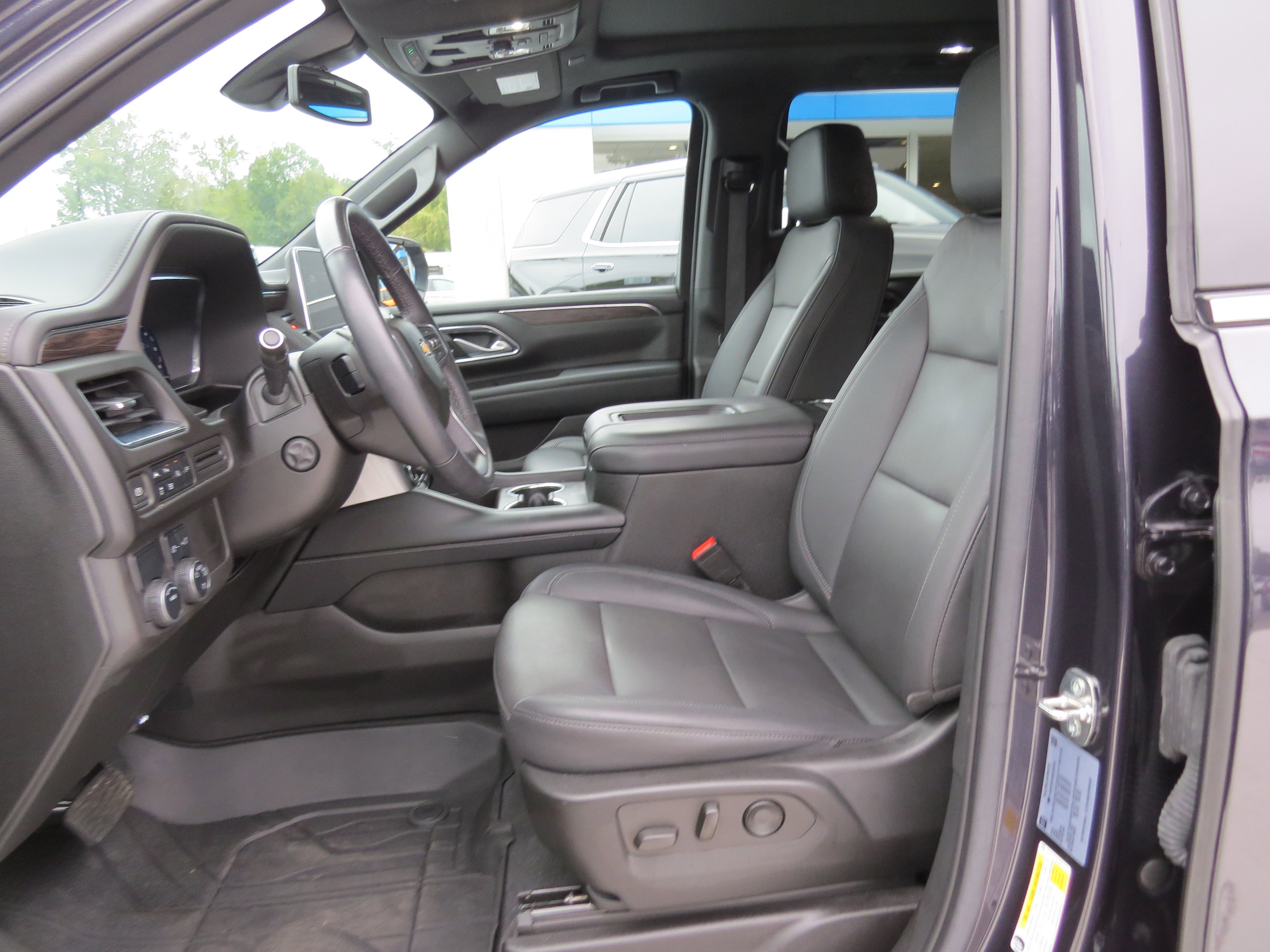 Used 2022 Chevrolet Tahoe LT w/ Luxury Package RWD image 15