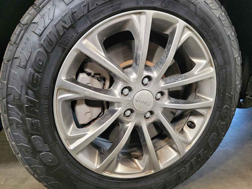 Used 2020 Jeep Cherokee Latitude Plus FWD image 31