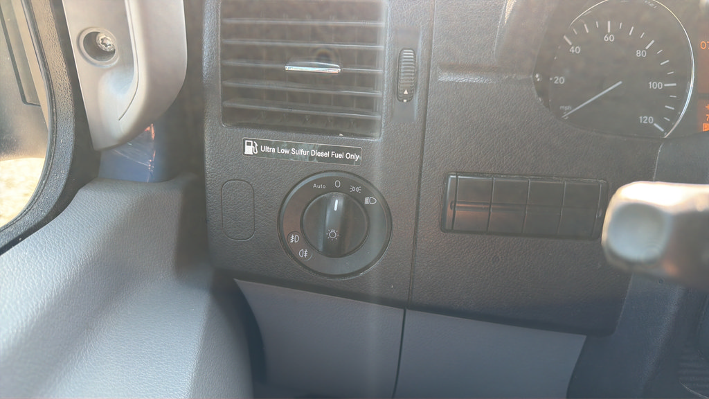 Used 2015 Mercedes-Benz Sprinter 2500 image 20