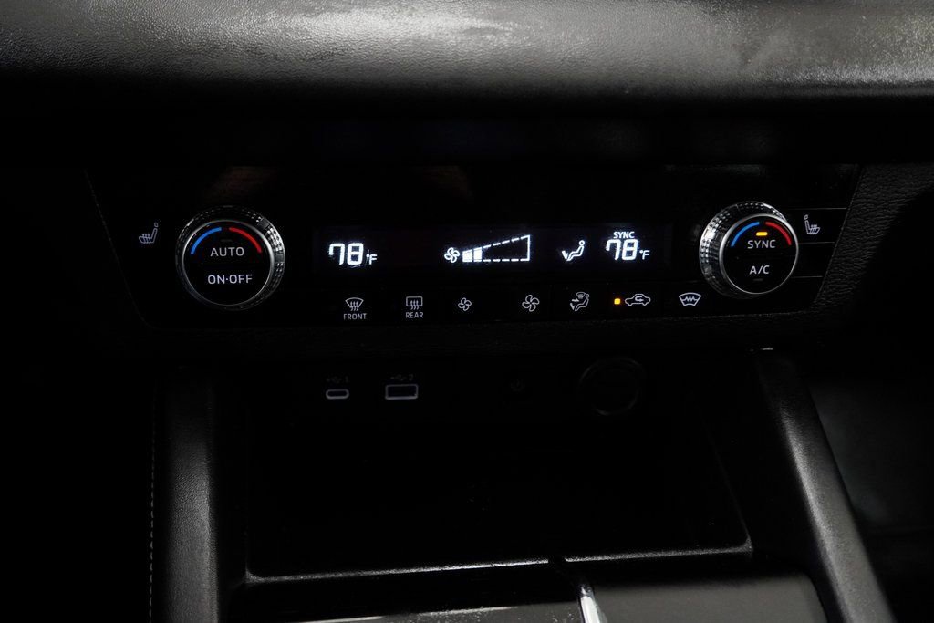 Used 2023 Mitsubishi Outlander SE image 35