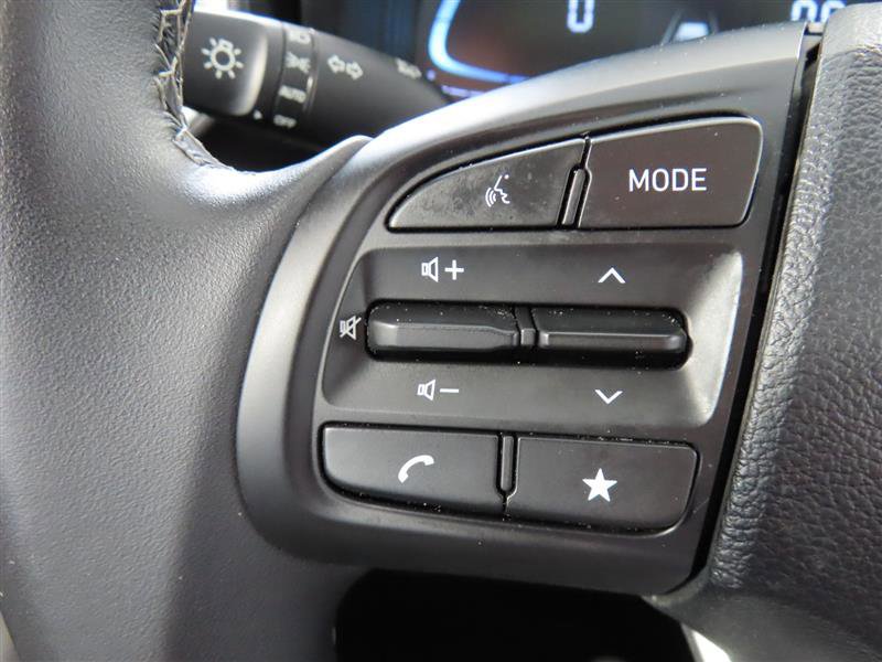 Used 2025 Hyundai Venue SEL FWD image 21