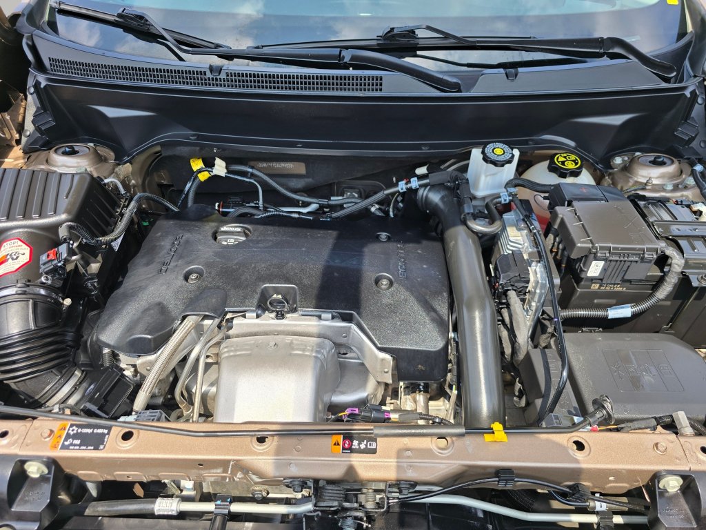 Used 2018 Chevrolet Equinox LT w/ LPO, Hit The Road Package AWD/4WD image 21