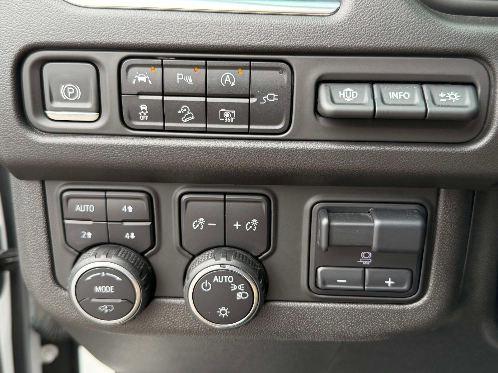 Used 2022 Chevrolet Tahoe High Country AWD/4WD image 20