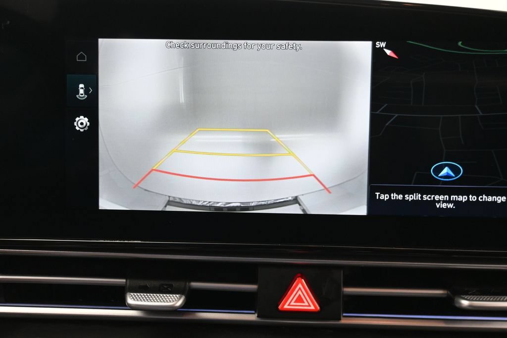 Used 2025 Hyundai Elantra Limited FWD image 15