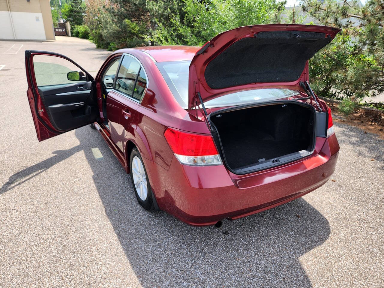 Used 2011 Subaru Legacy 2.5i Premium AWD/4WD image 17