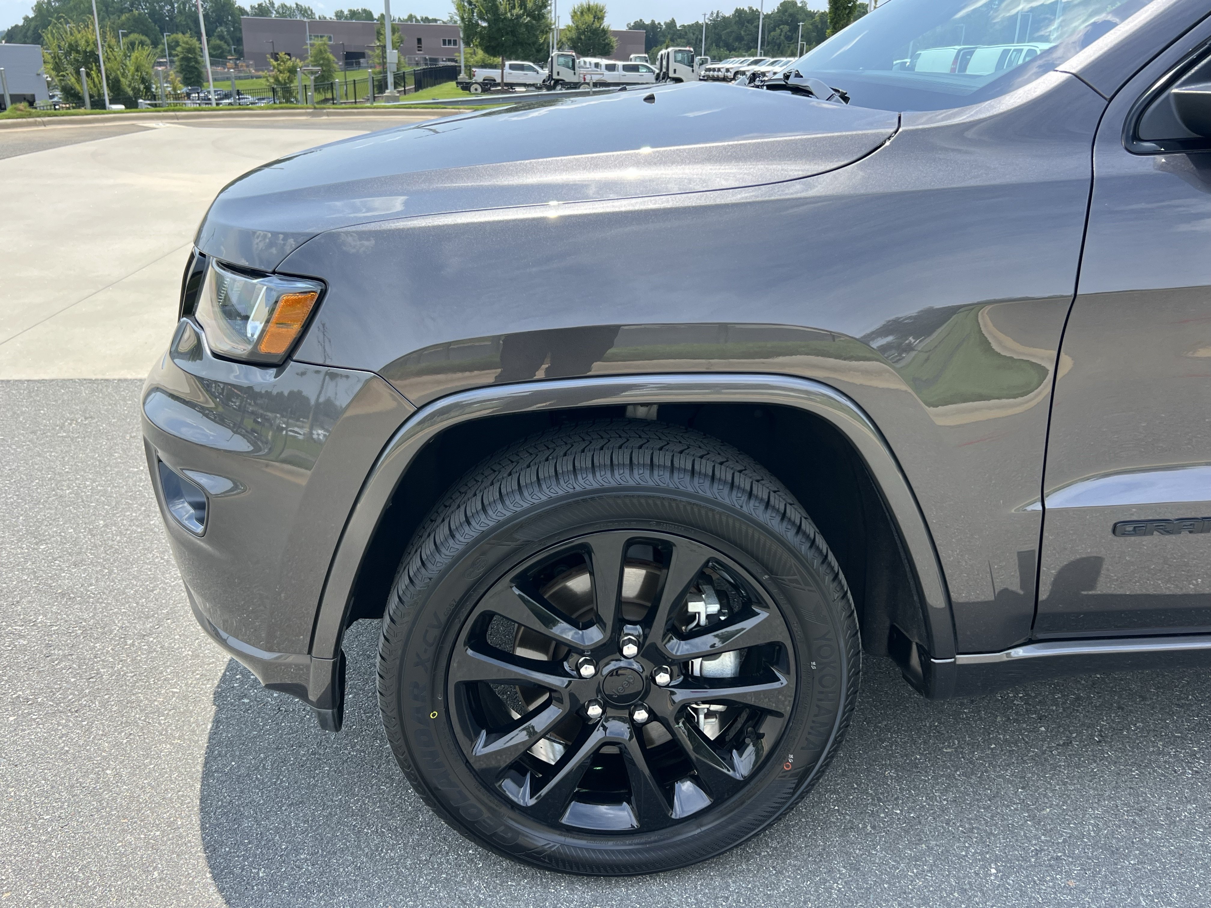 Used 2021 Jeep Grand Cherokee Laredo X AWD/4WD image 13