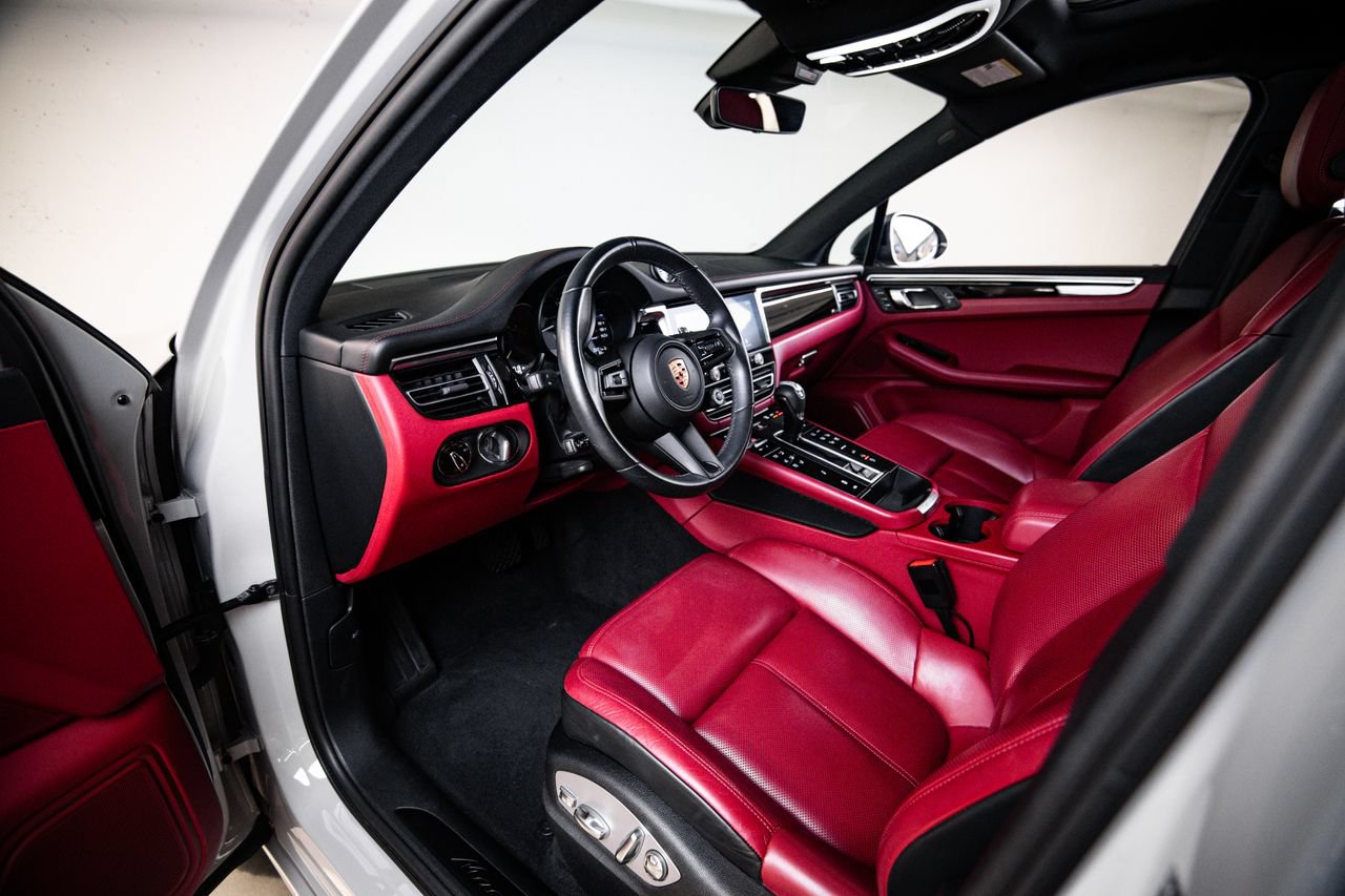 Certified 2023 Porsche Macan Turbo AWD/4WD image 4