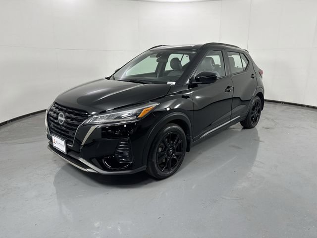 Used 2024 Nissan Kicks SR w/ SR Premium Package image 2