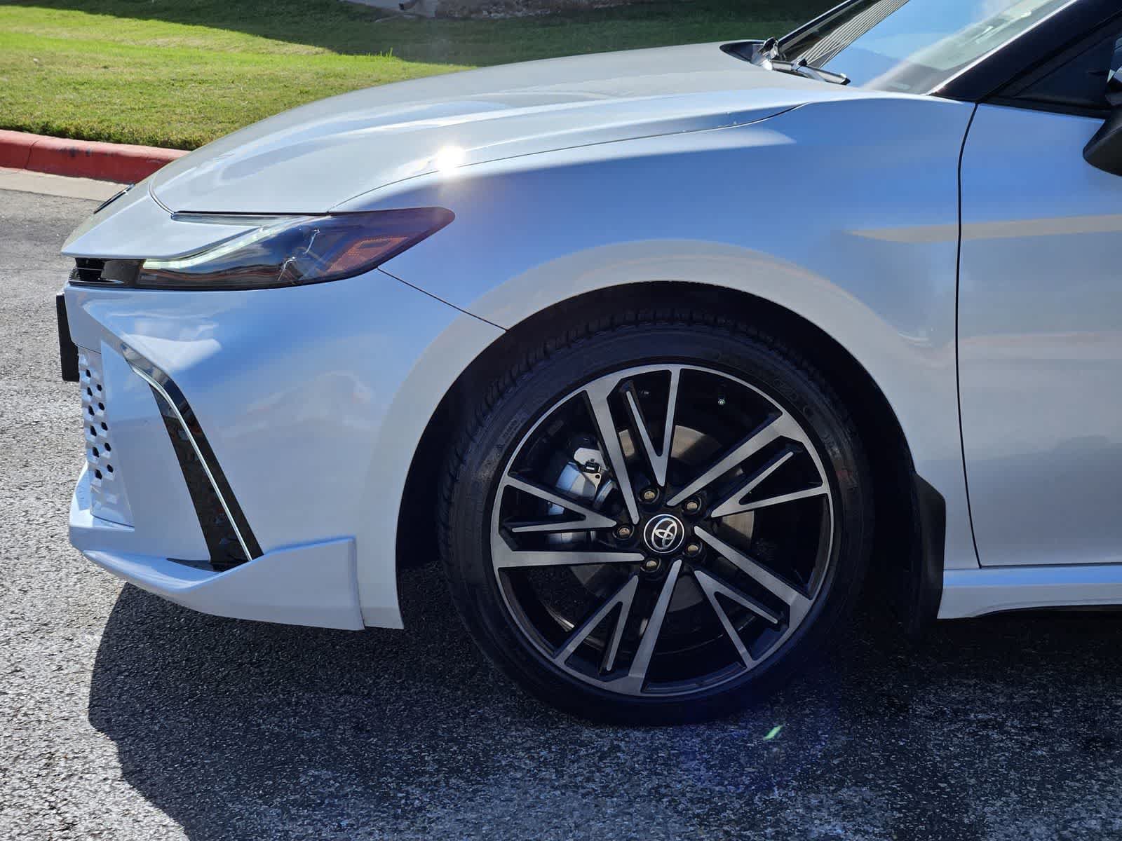 Used 2025 Toyota Camry XSE FWD image 8