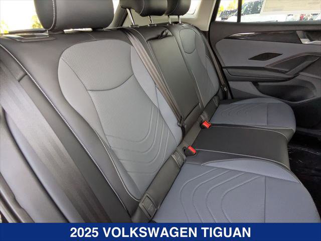 New 2025 Volkswagen Tiguan SE image 18