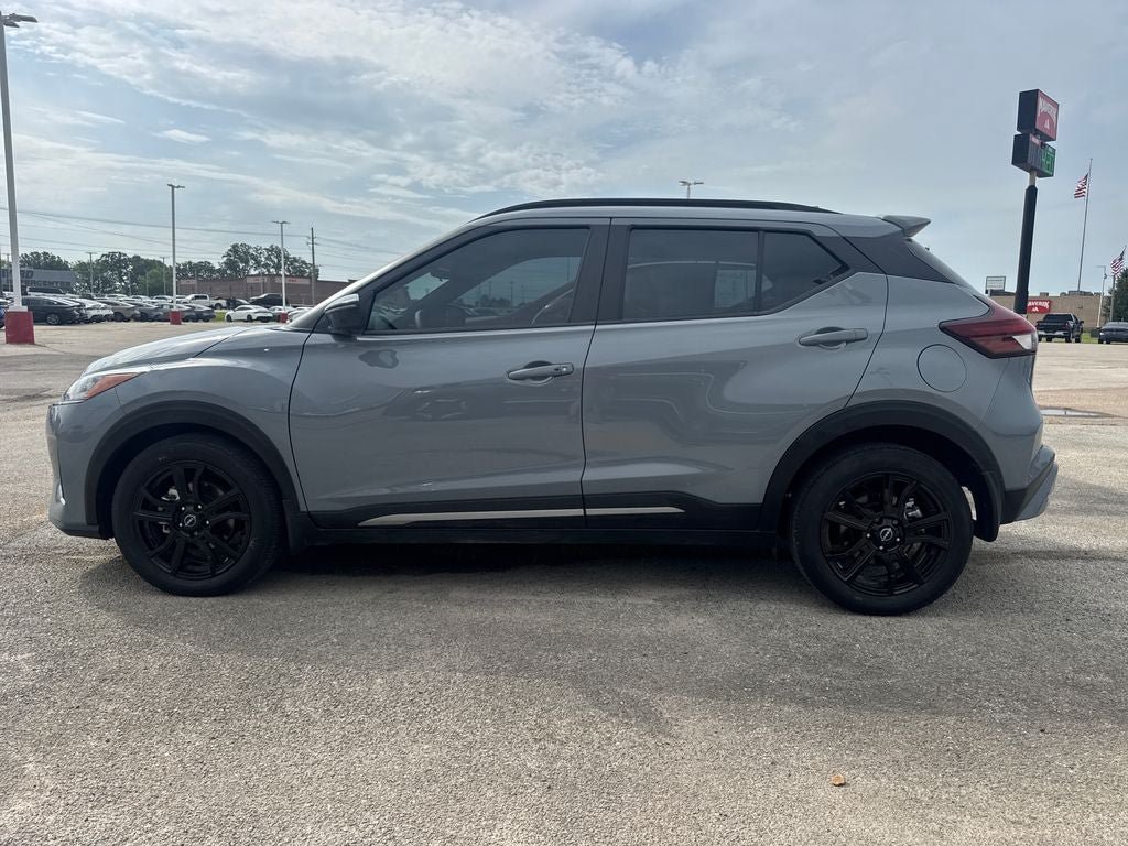 Used 2024 Nissan Kicks SR w/ SR Premium Package FWD image 3