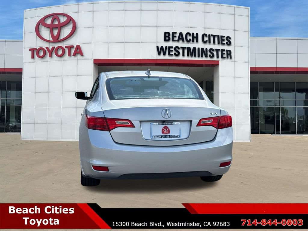 Used 2013 Acura ILX w/ Technology Package FWD image 9