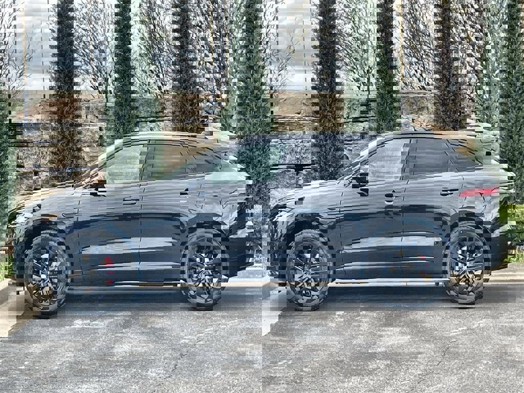 New 2026 Jaguar F-PACE R-Dynamic S image 2