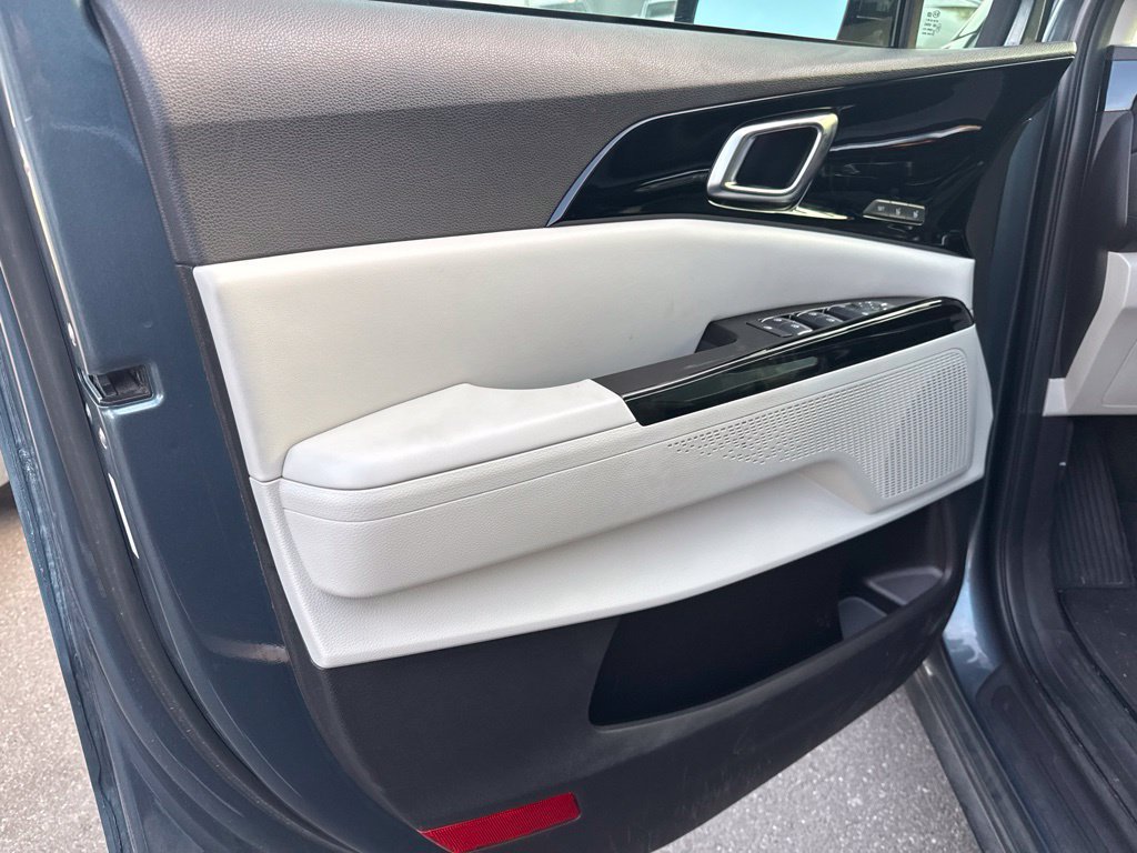 Used 2022 Kia Carnival SX FWD image 11