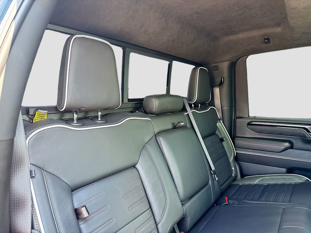 Used 2025 GMC Sierra 2500 AT4X image 28